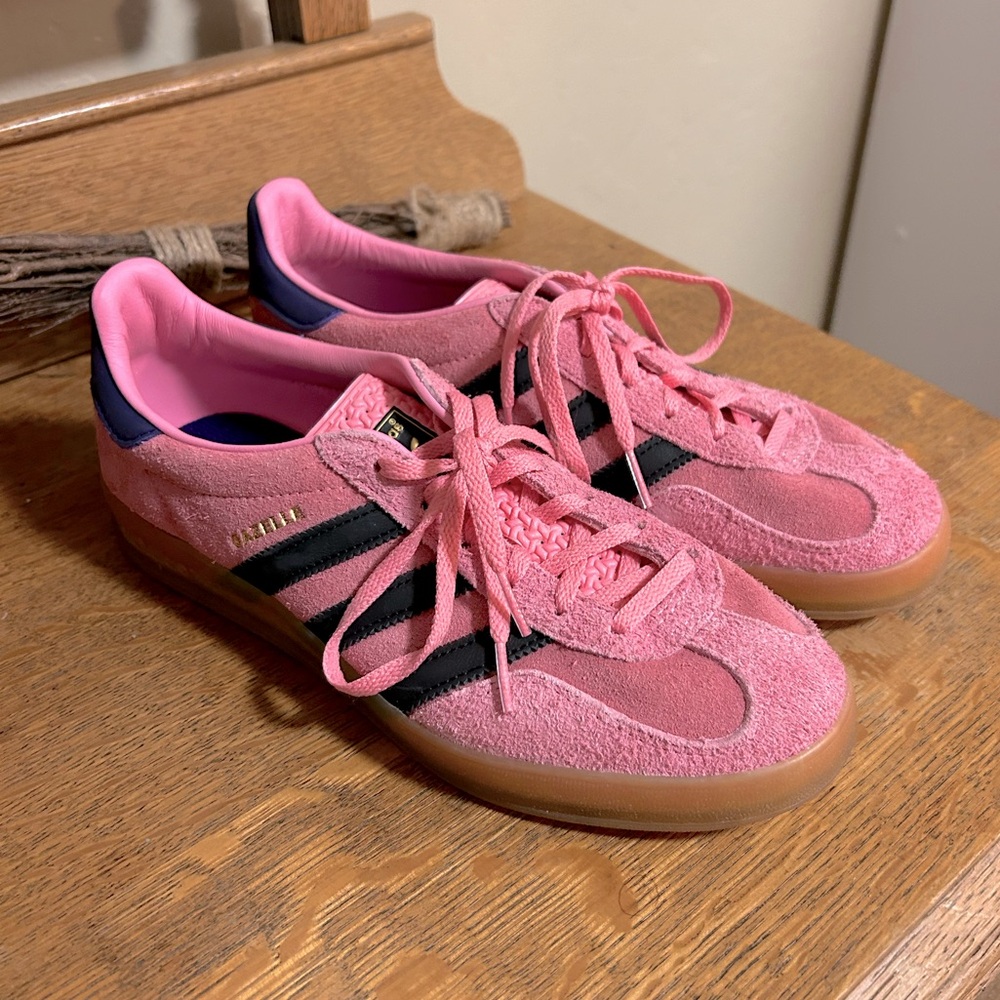 Adidas Bliss Pink Sambas Women’s Size 9